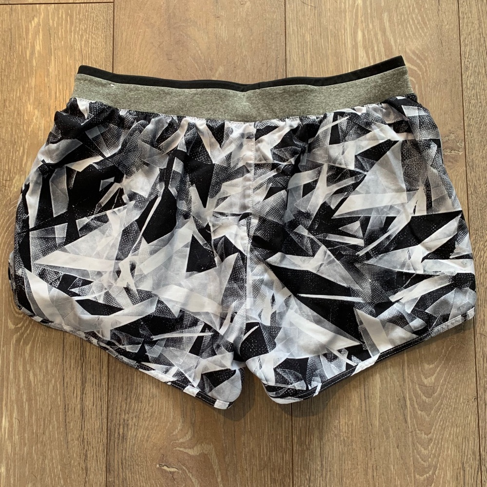 Athletic Shorts Patterned. - Picture 2 of 4